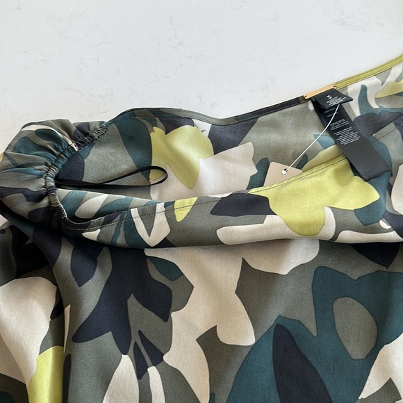 Chico’s silk one shoulder blouse - NWT - jungle print - BLACK LABEL - Picture 2 of 6